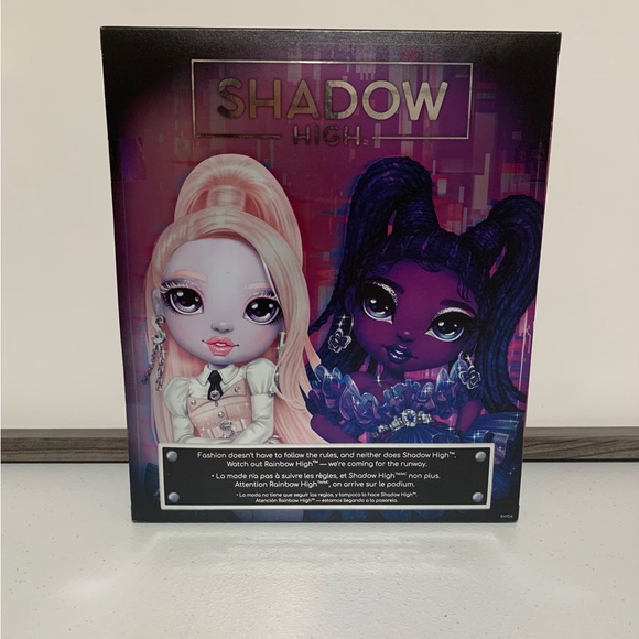 Shadow High Fashion Monique Verbena Doll with Accessories-New - Picture 2 of 9